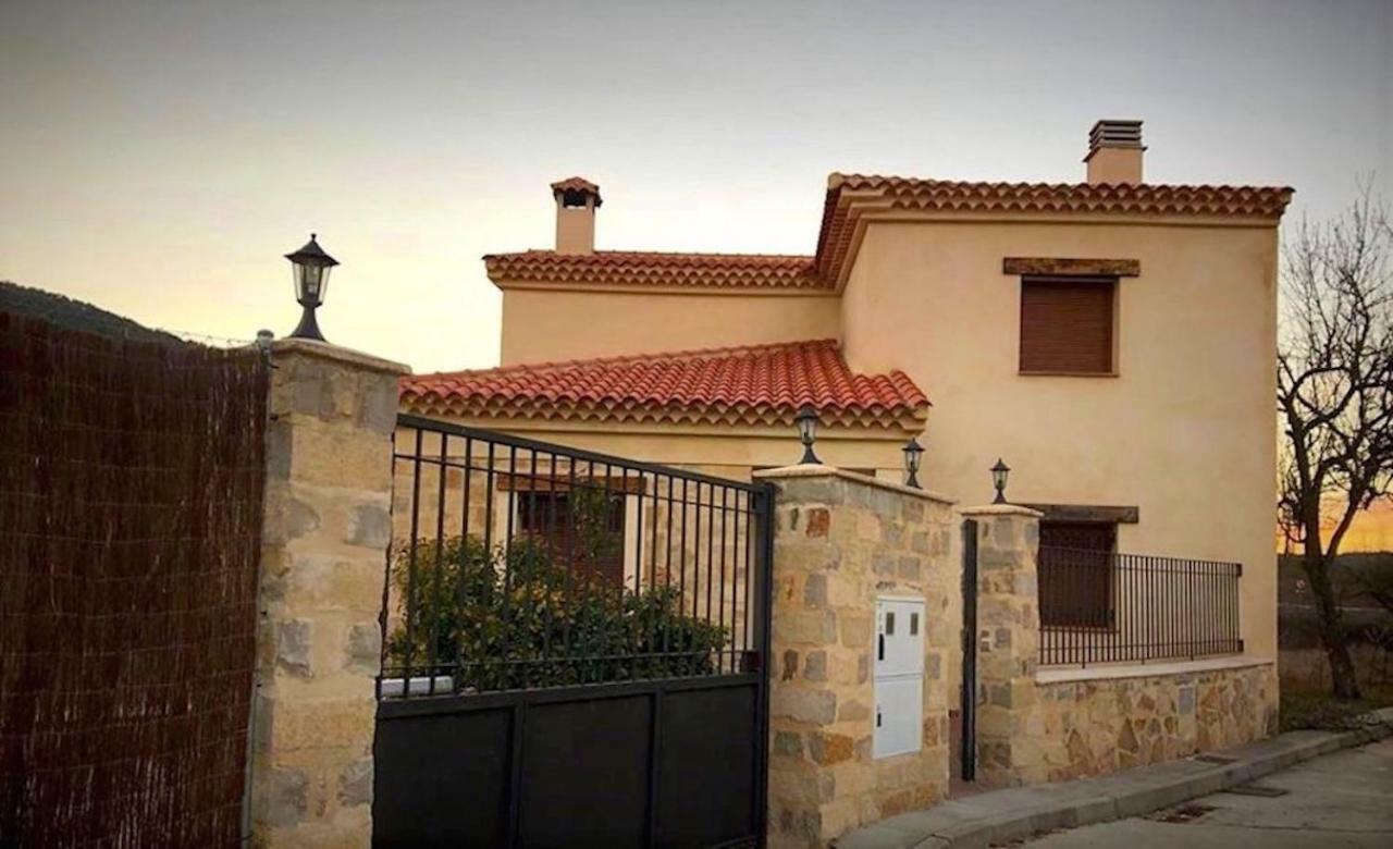 Casa Rural Laguna De Uña Екстериор снимка
